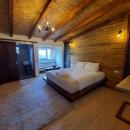 Hotel Devi Erseke Buitenkant foto